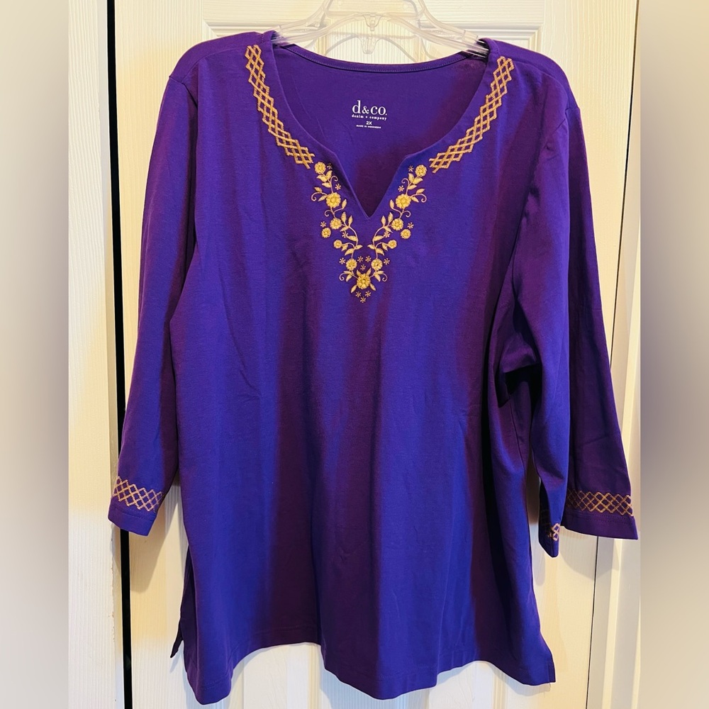 D&CO BNWOT Purple Embroidered Women's Top